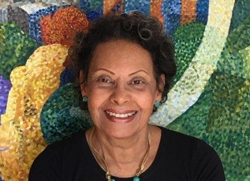 Nina de Souza-Lima subverte o papel da sombra como coadjuvante, dando a ela protagonismo tons azuis, verdes e amarelos -  (crédito: Facebook/reprodu&ccedil;&atilde;o)