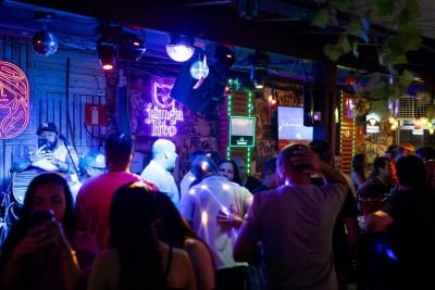O J&acirc;ngal prepara ambiente de m&uacute;sica ao vivo e promo&ccedil;&otilde;es para sua 'Quinta Sem Imposto' em Belo Horizonte. -  (crédito: Bruno Werneck)