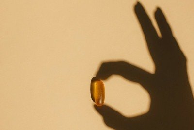 Suplementa&ccedil;&atilde;o de vitamina D, essencial para a imunidade e sa&uacute;de dos ossos, combate a defici&ecirc;ncia do nutriente no corpo. -  (crédito: Unsplash/ Natali Hordiiuk)
