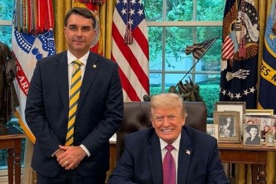 Decis&atilde;o dos EUA foi tomada ap&oacute;s visita de Fl&aacute;vio Bolsonaro a Donald Trump e outras autoridades estadunidenses -  (crédito: Divulga&ccedil;&atilde;o/Fl&aacute;vio Bolsonaro)