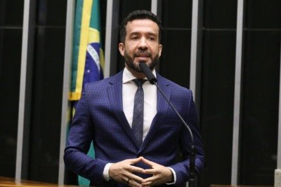 Deputado Andr&eacute; Janones apresentou emenda para estabelecer jornada d 6X1 para parlamentares -  (crédito: Kayo Magalh&atilde;es/C&acirc;mara dos Deputados)