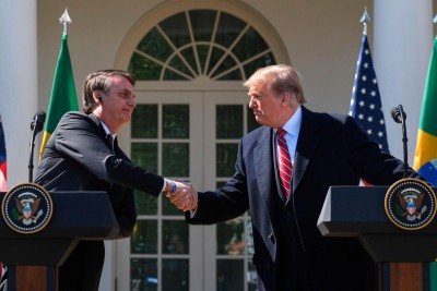 Jair Bolsonaro e Donald Trump em encontro em 2019 -  (crédito: AFP / Jim WATSON)