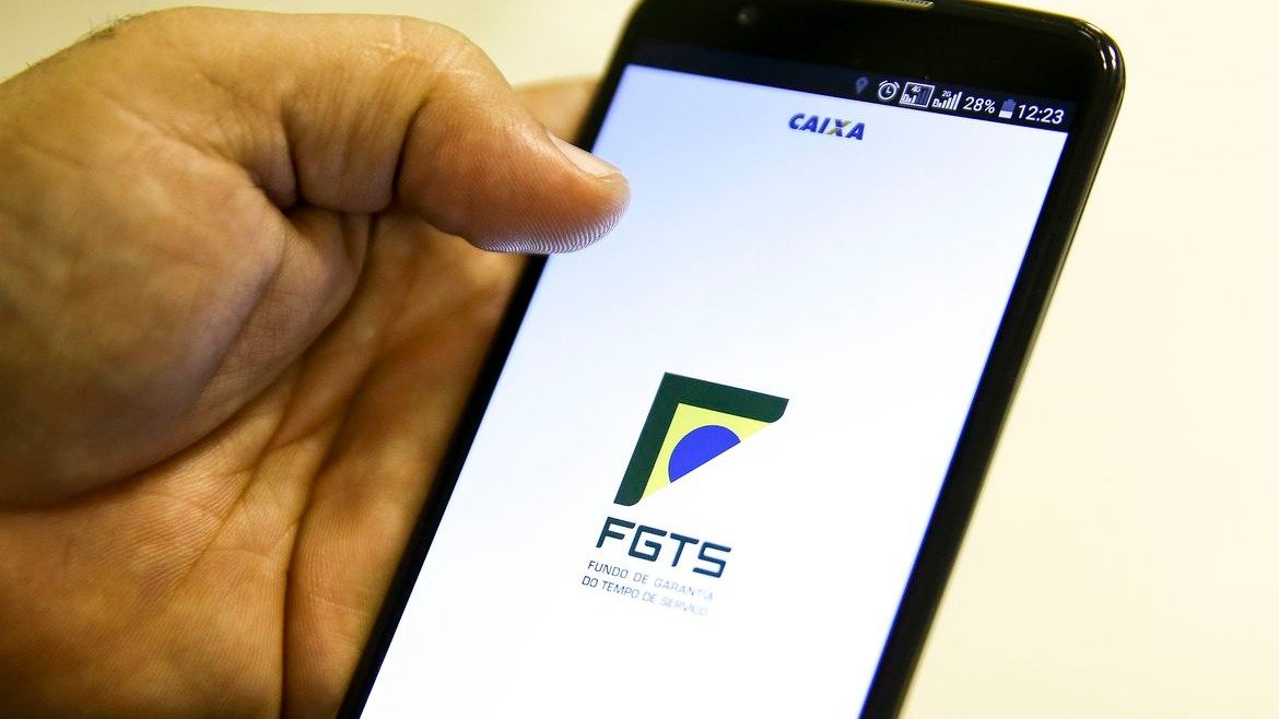 Trabalhadores podem consultar e receber o saque-anivers&aacute;rio do FGTS pelo aplicativo da Caixa Econ&ocirc;mica Federal -  (crédito: Divulga&ccedil;&atilde;o/ Ag&ecirc;ncia Brasil)