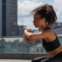 Treino sem academia: O circuito de 5 exercícios com peso corporal que define músculos mais rápido do que você imagina - Tupi