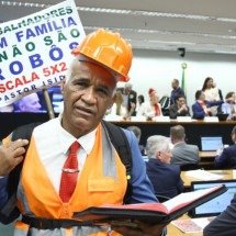 Deputado se confunde e vota contra fim da escala 6x1 - Vinicius Loures / Câmara dos Deputados