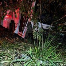 Ônibus escolar perde freio e deixa mais de 45 feridos em MG - Corpo de Bombeiros/Reprodução