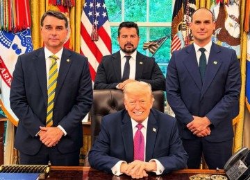 Segurança vira aposta de Flávio Bolsonaro durante encontro fora da agenda de Trump -  (crédito: Foto: Reprodução/Redes Sociais)