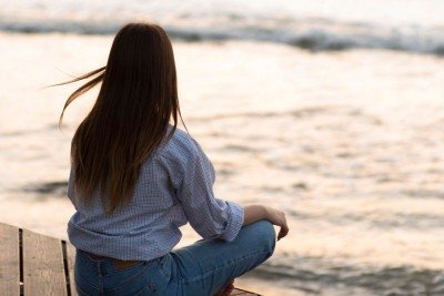 A semana de quatro dias de trabalho busca oferecer tempo para descanso e bem-estar, combatendo o esgotamento mental dos trabalhadores. -  (crédito: Freepik)