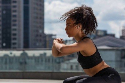 Treino sem academia: O circuito de 5 exercícios com peso corporal que define músculos mais rápido do que você imagina -  (crédito: Tupi)