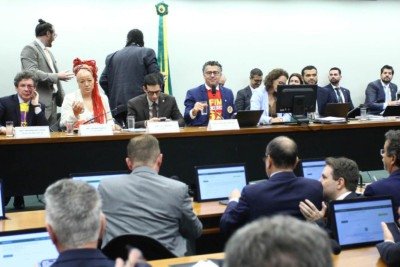 O clima de ‘já ganhou’ dos governistas para a votação da PEC do fim da 6×1 na Câmara -  (crédito: Foto: Vinicius Loures / Câmara dos Deputados)