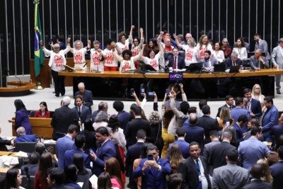 Texto prevê pelo menos dois dias de descanso por semana -  (crédito: Bruno Spada/Câmara dos Deputados)