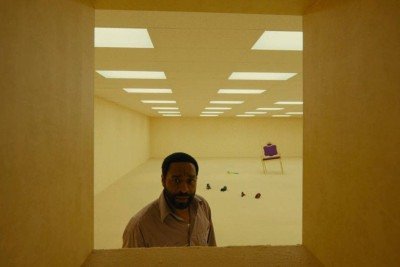 Chiwetel Ejiofor em cena de 'Backrooms', filme de Kane Parsons  -  (crédito: Divulgação)