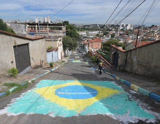 Tradição no Brasil, pinturas alusivas à Copa do Mundo já começam a surgir nas ruas de Belo Horizonte - (crédito: Leandro Couri/EM/D.A.Press) Tradição no Brasil, pinturas alusivas à Copa do Mundo já começam a surgir nas ruas de Belo Horizonte - (crédito: Leandro Couri/EM/D.A.Press)