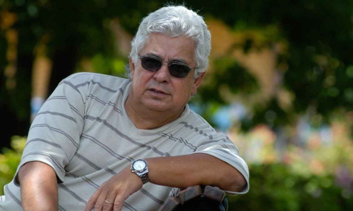 Compositor Marilton Borges olha para a c&acirc;mera 