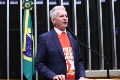 Correia: 'Direita quer transformar pris&atilde;o de Bolsonaro em comit&ecirc; eleitoral' -  (crédito: Kayo Magalh&atilde;es/C&acirc;mara dos Deputados)