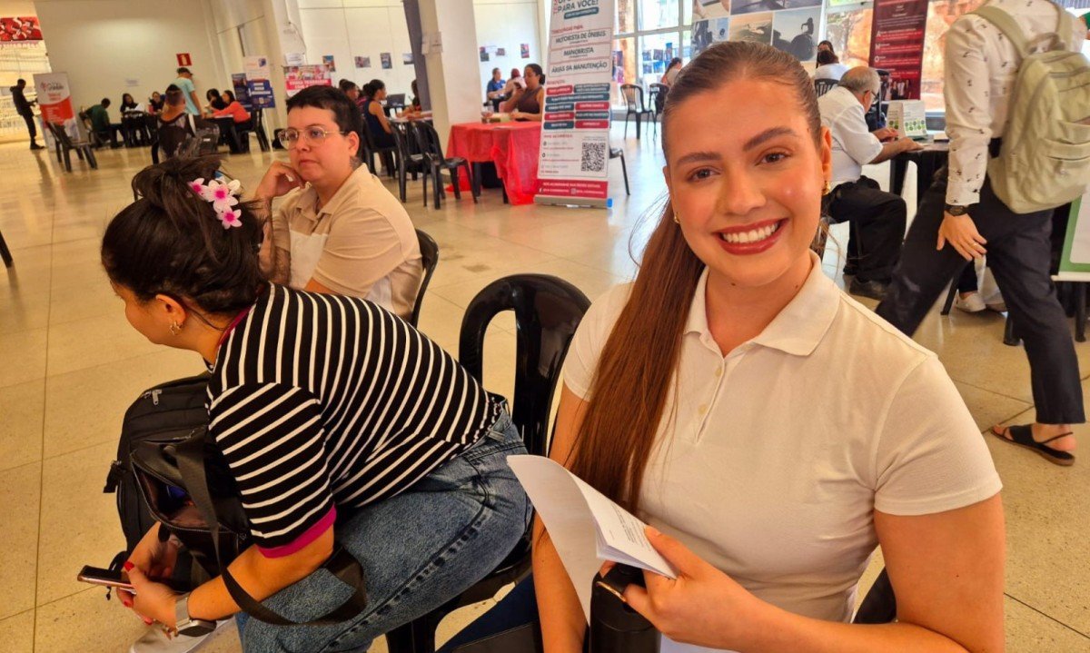 Bruna Maria Ferreira Silva busca uma vaga em administração-Jair Amaral/EM/D.A Press