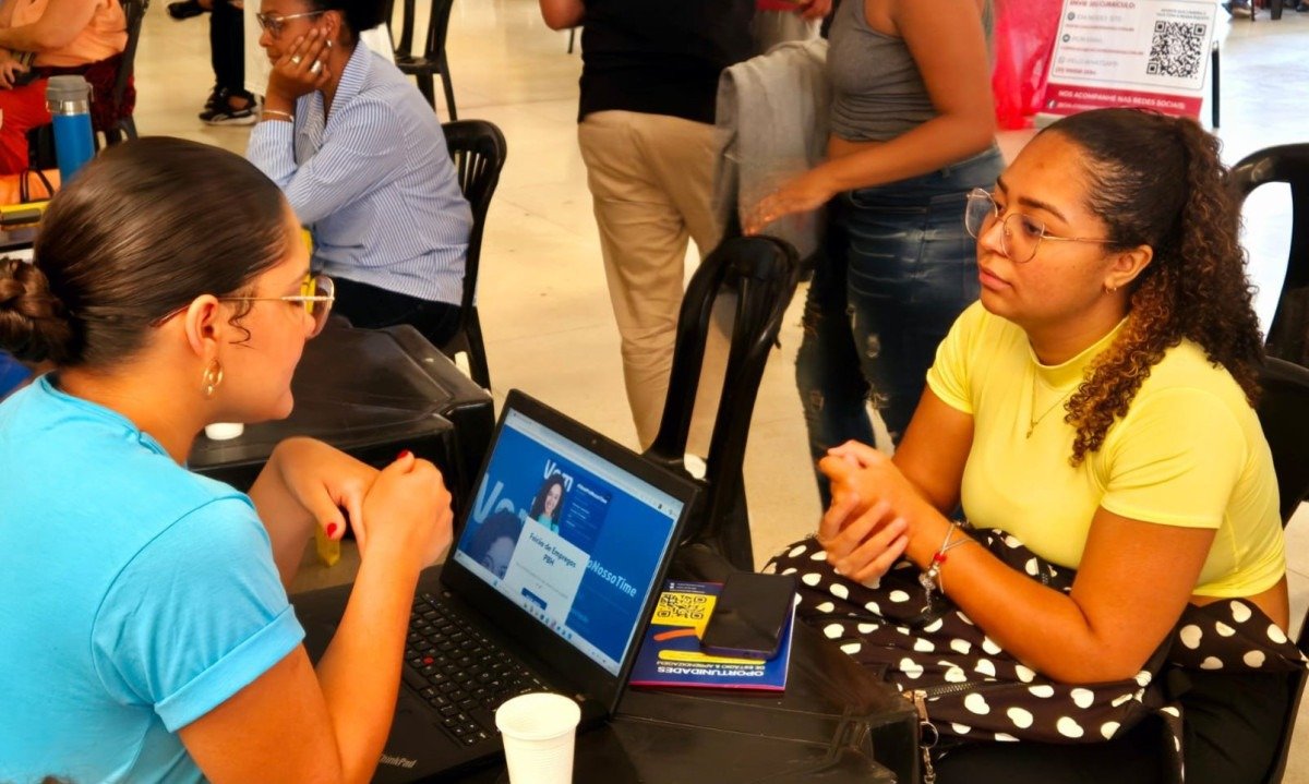 Julia de Andrade no Feirão de Empregos em Belo Horizonte-Jair Amaral/EM/D.A Press