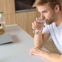 Beber água demais ou de menos faz mal? Entenda os cuidados com a hidratação diária - Portal Giro 10