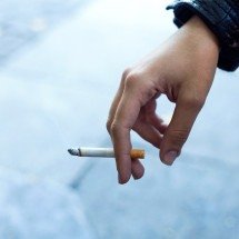 De olho nos jovens, indústria do tabaco tenta liberar aditivos de sabor -  nensuria/Freepik.C..ncer de boca. Fumante, tabagismo, cigarro.