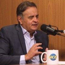 No comando do PSDB do Ceará, Ciro defende Aécio para a Presidência - Jair Amaral/EM/D.A Press