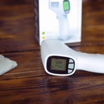 Termômetros de testa infravermelhos: como a radiação da pele vira leitura de temperatura e por que suor e calibração afetam precisão - Portal Giro 10