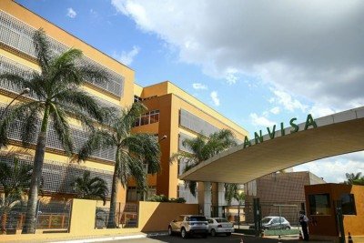 A Anvisa determinou o recolhimento de um lote de coco ralado da marca Casa de Mãe após identificar níveis de dióxido de enxofre acima do permitido. A medida atinge o lote 13/25, com validade até 17 de setembro de 2026. A decisão foi publicada no Diário Oficial da União nesta quinta-feira (28). -  (crédito: Marcelo Camargo Agência Brasil)