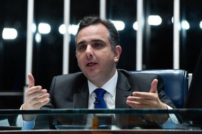 O senador Rodrigo Pacheco (PSB) considera equivocada decisão dos EUA em classificar o Comando Vermelho e o Primeiro Comando da Capital como grupos terroristas -  (crédito: Roque de Sá/Agência Senado)