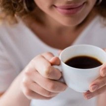 Este hábito diário pode reduzir em até 35% o risco de demência, segundo cientistas – e a chave pode estar no seu café diz estudo - Portal Giro 10