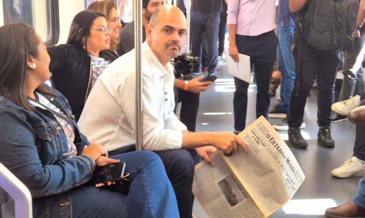 Durante viagem inaugural de novo trem do metr&ocirc; de BH, na &uacute;ltima sexta-feira, o governador Mateus Sim&otilde;es leu edi&ccedil;&atilde;o hist&oacute;rica do EM