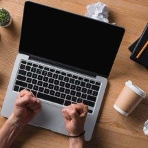 Por que você xinga o computador travado? A psicologia explica o impulso de falar com objetos como se eles entendessem tudo - Portal Giro 10