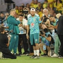 Após jogo do Brasil, Neymar é ‘tietado’ por jogadores e comissão técnica do Panamá - No Ataque Internacional