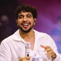 Cantor se desculpa por beber antes de show: 'Me emocionei demais' - Reprodução