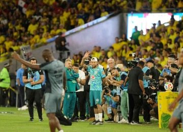 Neymar foi ao campo antes do amistoso entre Brasil e Panamá, no Maracanã, no último jogo da Seleção em solo brasileiro antes da Copa -  (crédito: Alexandre Guzanshe/EM/D.A.Press)
