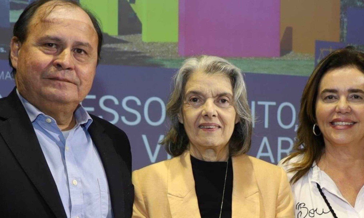 Presidente do TRF-6&Acirc;&ordf; Regi&Atilde;&pound;o, desembargador federal Vallisney Oliveira, ministra C&Atilde;&iexcl;rmen L&Atilde;&ordm;cia, do STF, e desembargadora federal M&Atilde;Žnica Sifuentes   