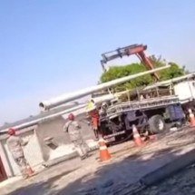 Batida de caminhonete em poste de energia deixa moradores sem luz na RMBH - Redes sociais/Reprodução