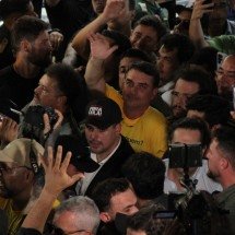 Flávio Bolsonaro questiona operação da PC e insinua 'fins eleitoreiros' - Jair Amaral/EM/D.A.Press