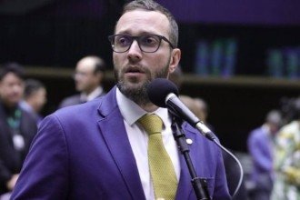 Deputado do PL atrela vitória de Flávio Bolsonaro a ‘ver o Lula preso de novo’