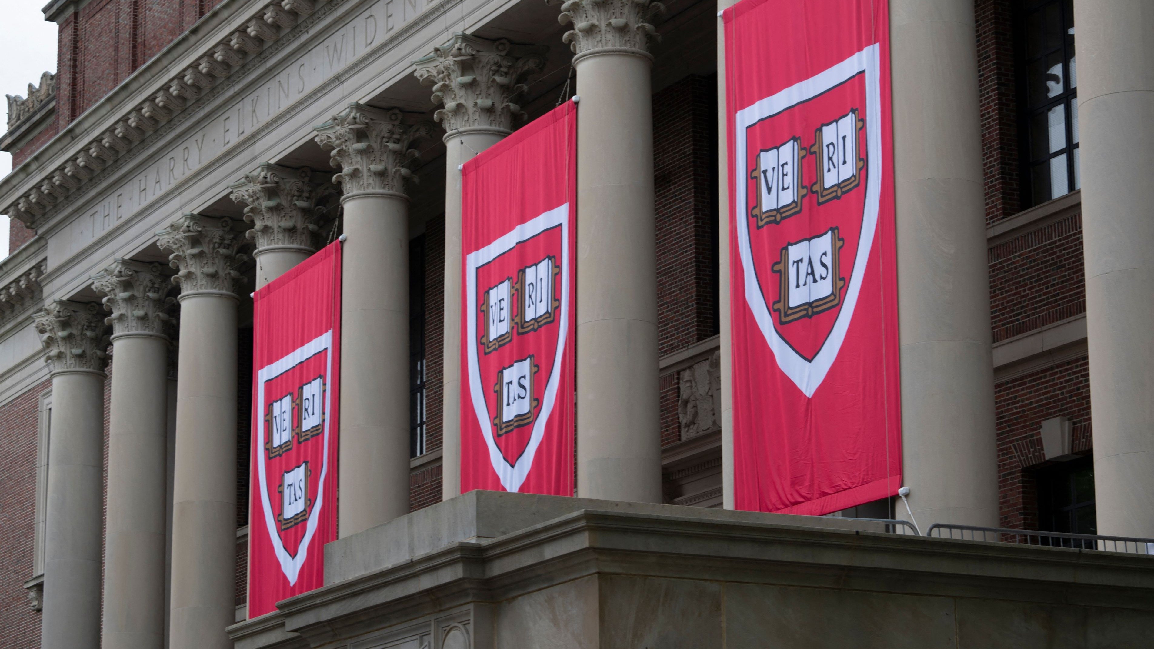 A arquitetura de Harvard University, uma das renomadas institui&ccedil;&otilde;es dos EUA, que adota modelo de financiamento com elevadas anuidades. -  (crédito: Rick Friedman / AFP)
