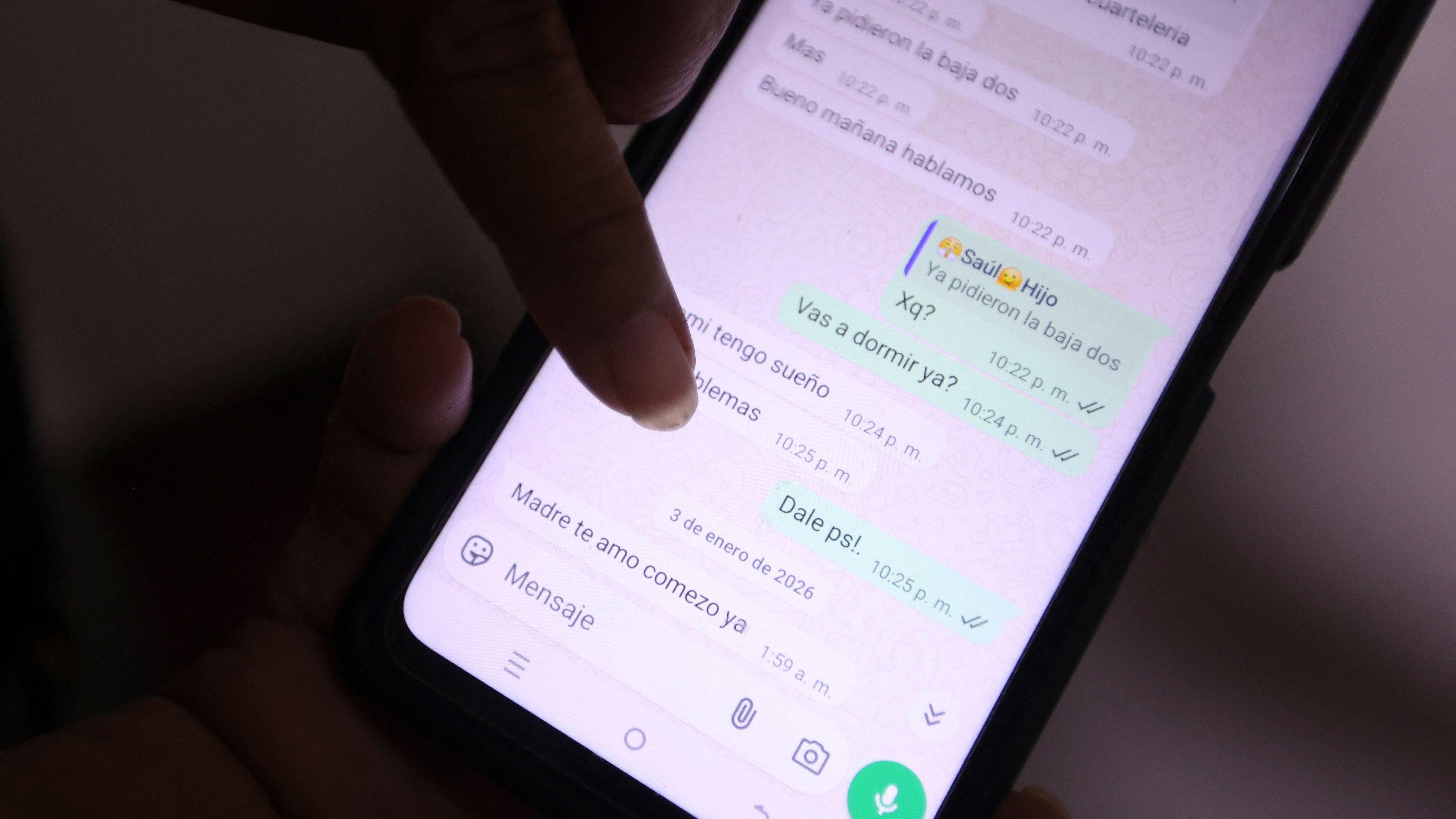Conversa no WhatsApp com data de 2026 mostra o per&iacute;odo em que novos recursos do aplicativo ainda est&atilde;o em fase de testes. -  (crédito: Pedro MATTEY / AFP)