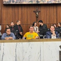 Flávio aparece na CMBH usando uma camisa escrita "libertas quae será tamen" - Silvia Pires/EM/D.A Press