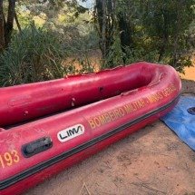 Mulher morre depois de carro em que estava cair em rio de cidade mineira - CBBMG/ Divulgação 