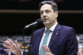 O que diz Orleans Bragança, lembrado para vice de Flávio Bolsonaro