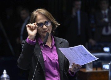 A senadora Damares Alves no plenário do Senado, nesta terça-feira (2), durante votação que derrubou resolução do Conanda -  (crédito: Carlos Moura/Agência Senado)