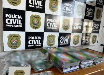 Polícia Civil apreende figurinhas falsificadas da Copa do Mundo em Patos de Minas -  (crédito: Divulgação/PCMG)