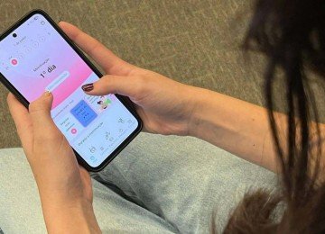 Usuárias de aplicativos que acompanham ciclo menstrual, como o Flo Health, dizem receber anúncios direcionados  -  (crédito: Maria Clara Prudêncio/Folhapress)