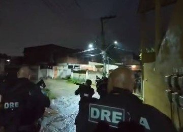 Três foram presos por torturar mulheres no 'tribunal do tráfico' -  (crédito: Reprodução)