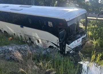 Acidente envolvendo ônibus mata cinco pessoas, entre elas uma mineira, em Virgínia, nos Estados Unidos -  (crédito: Reprodução)