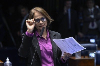 A senadora Damares Alves no plenário do Senado, nesta terça-feira (2), durante votação que derrubou resolução do Conanda -  (crédito: Carlos Moura/Agência Senado)