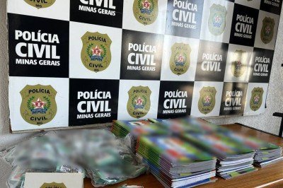 Polícia Civil apreende figurinhas falsificadas da Copa do Mundo em Patos de Minas -  (crédito: Divulgação/PCMG)