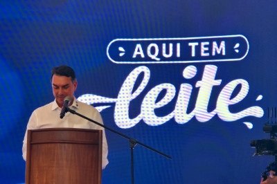 Flávio Bolsonaro durante agenda em BH, nesta terça-feira -  (crédito: Jair Amaral/EM/D.A Press)